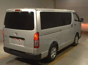টয়োটা হাইএস ২০২১ সিলভার