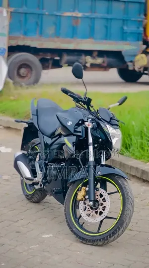 নতুন সুজুকি জিক্সার ২০২৫ কালো