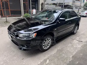 মিতসুবিশি ল্যান্সার ২০১০ কালো