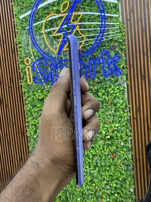 মোটর চলা এজ ৫০ প্রো ২৫৬ জিবি পার্পল