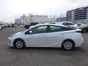 Toyota Prius 2021 Pearl