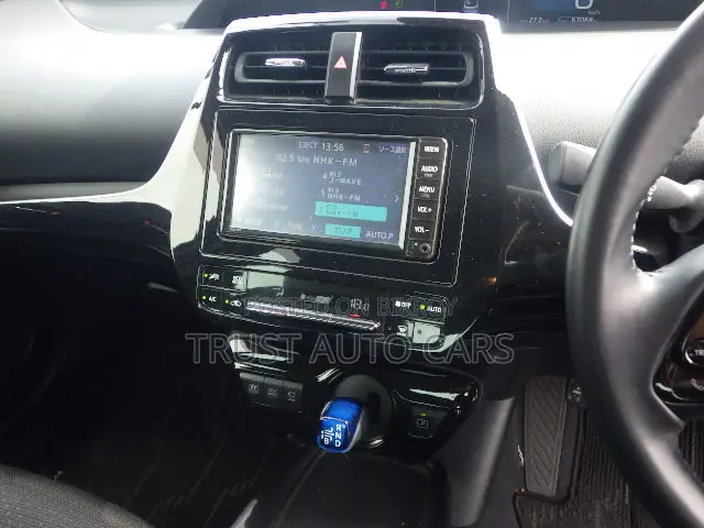 Toyota Prius 2021 Pearl