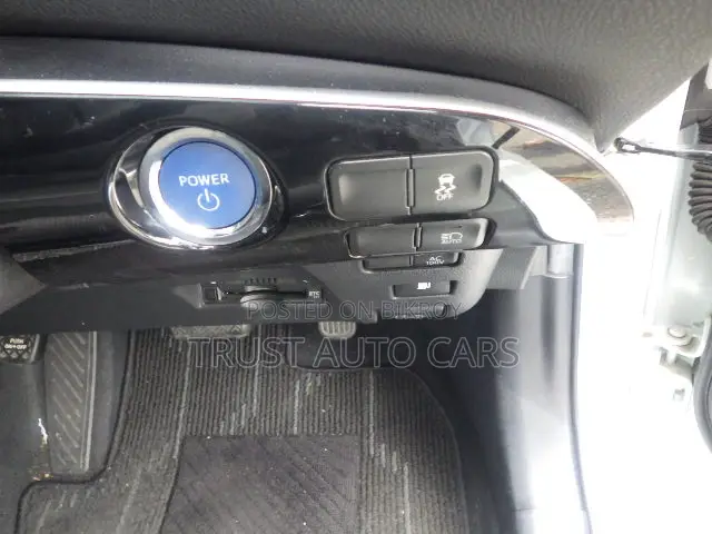 Toyota Prius 2021 Pearl