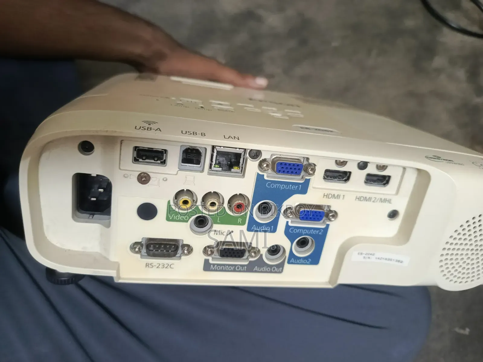 প্রজেক্টর বিক্রয় করা হবে