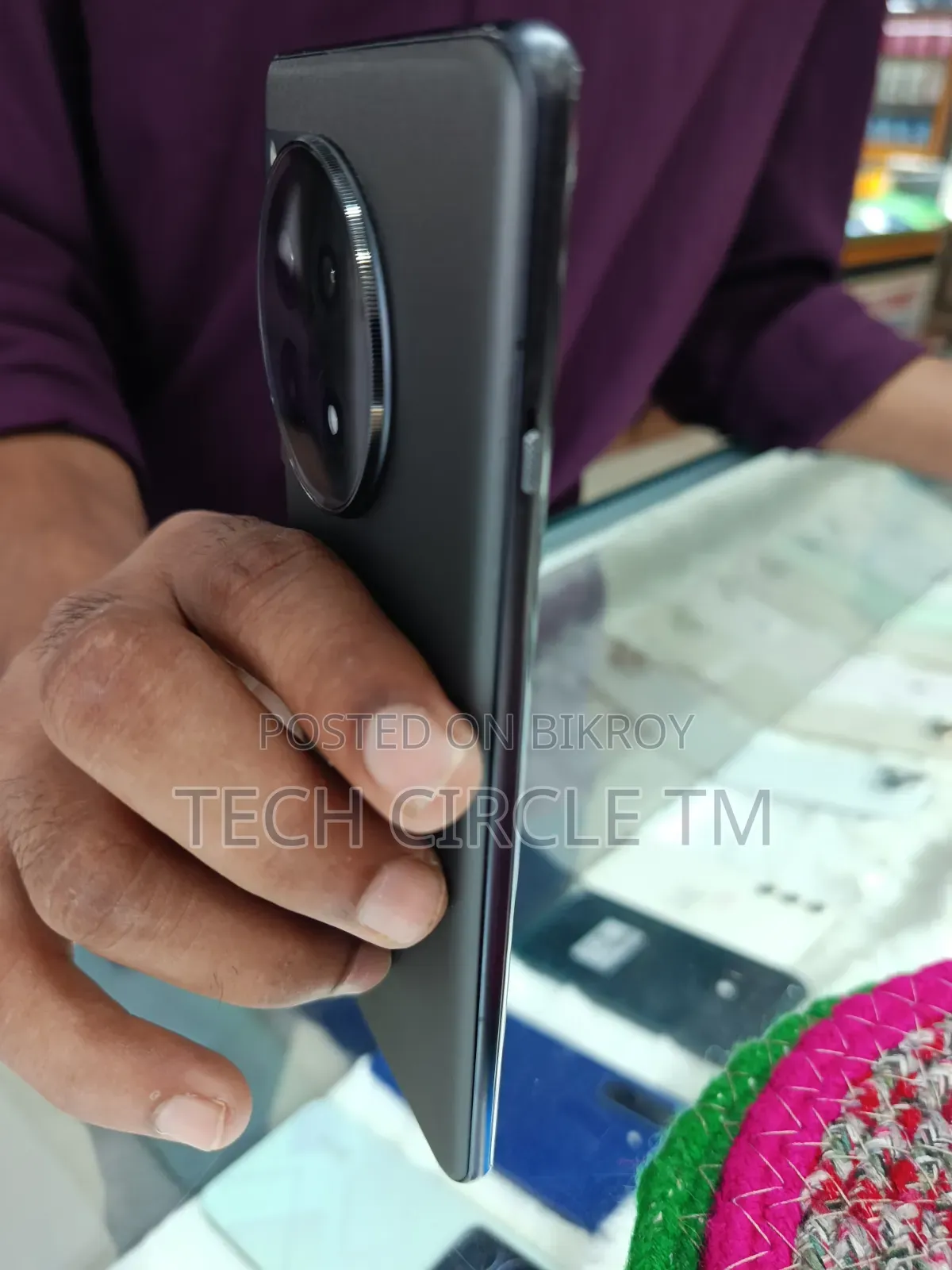 ওয়ানপ্লাস ১২আর ২৫৬ জিবি ব্ল্যাক