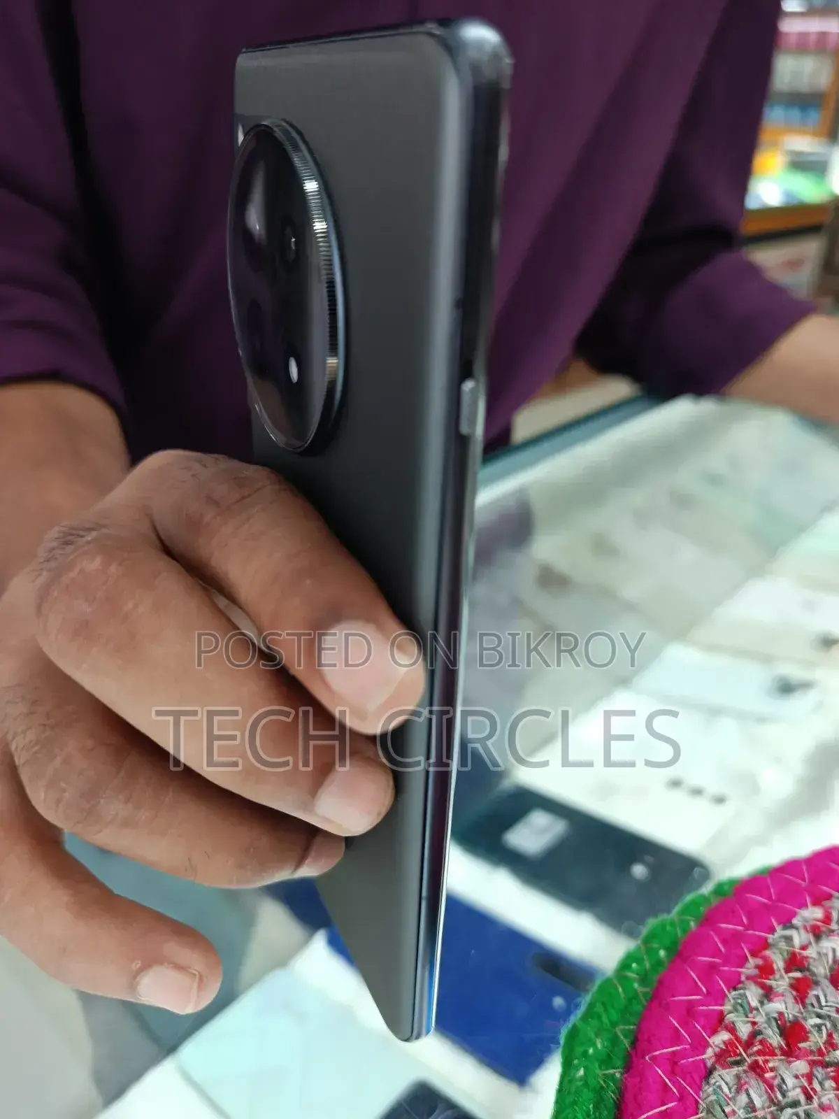 ওয়ানপ্লাস ১২আর ২৫৬ জিবি ব্ল্যাক