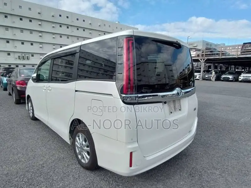 টয়োটা নোয়া ২০২১ পার্ল
