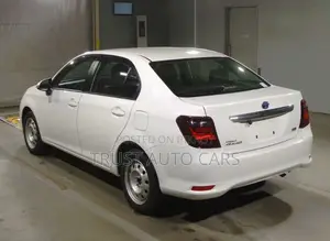 টয়োটা অ্যাক্সিও ২০২২ সাদা