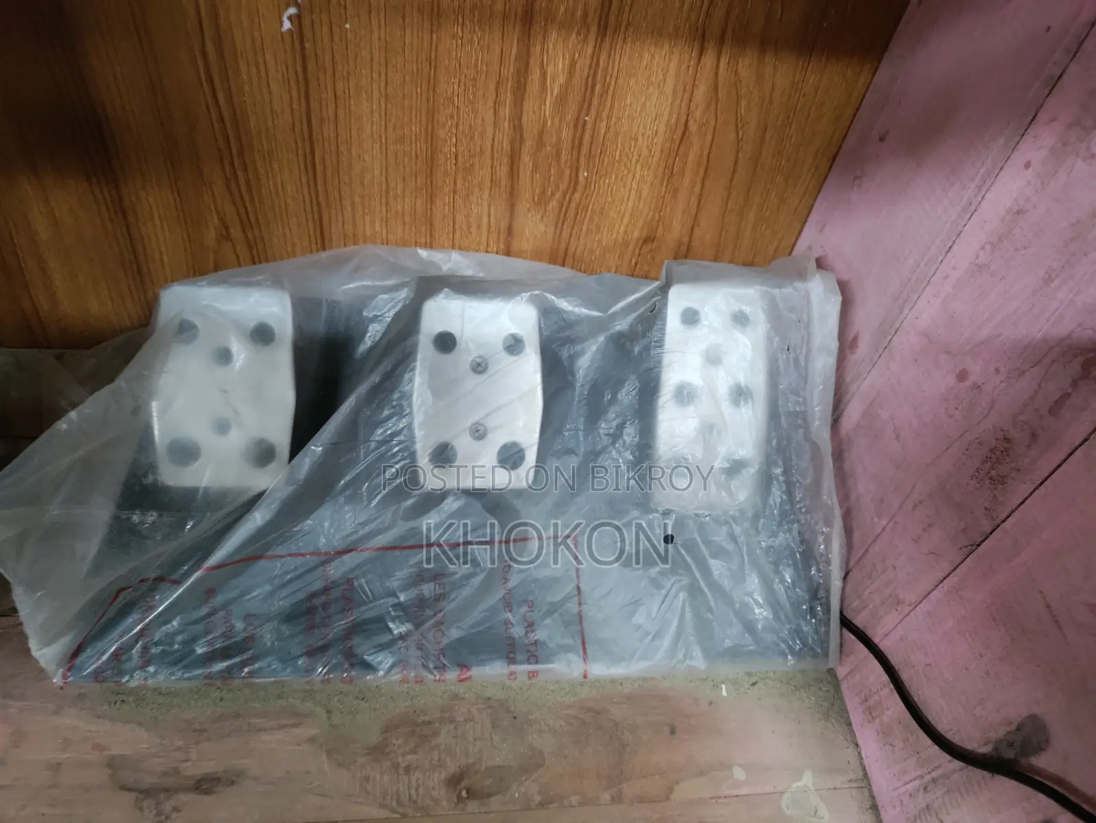 ১. এক্সবক্স ওয়ান এস উইথ ফোর্জা হরাইজন ৫ ইএফসি ফুটবল, ২. পিএনজি স্টিয়ারিং হুইল