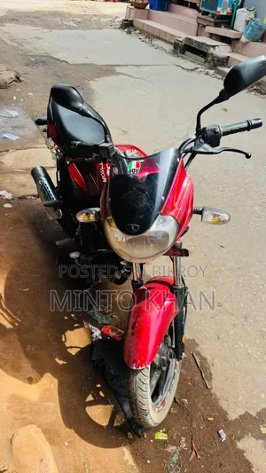 বাজাজ ডিসকভার ১৩৫ ২০১০ লাল