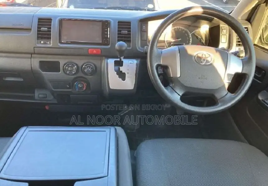 Toyota HiAce 2021 White