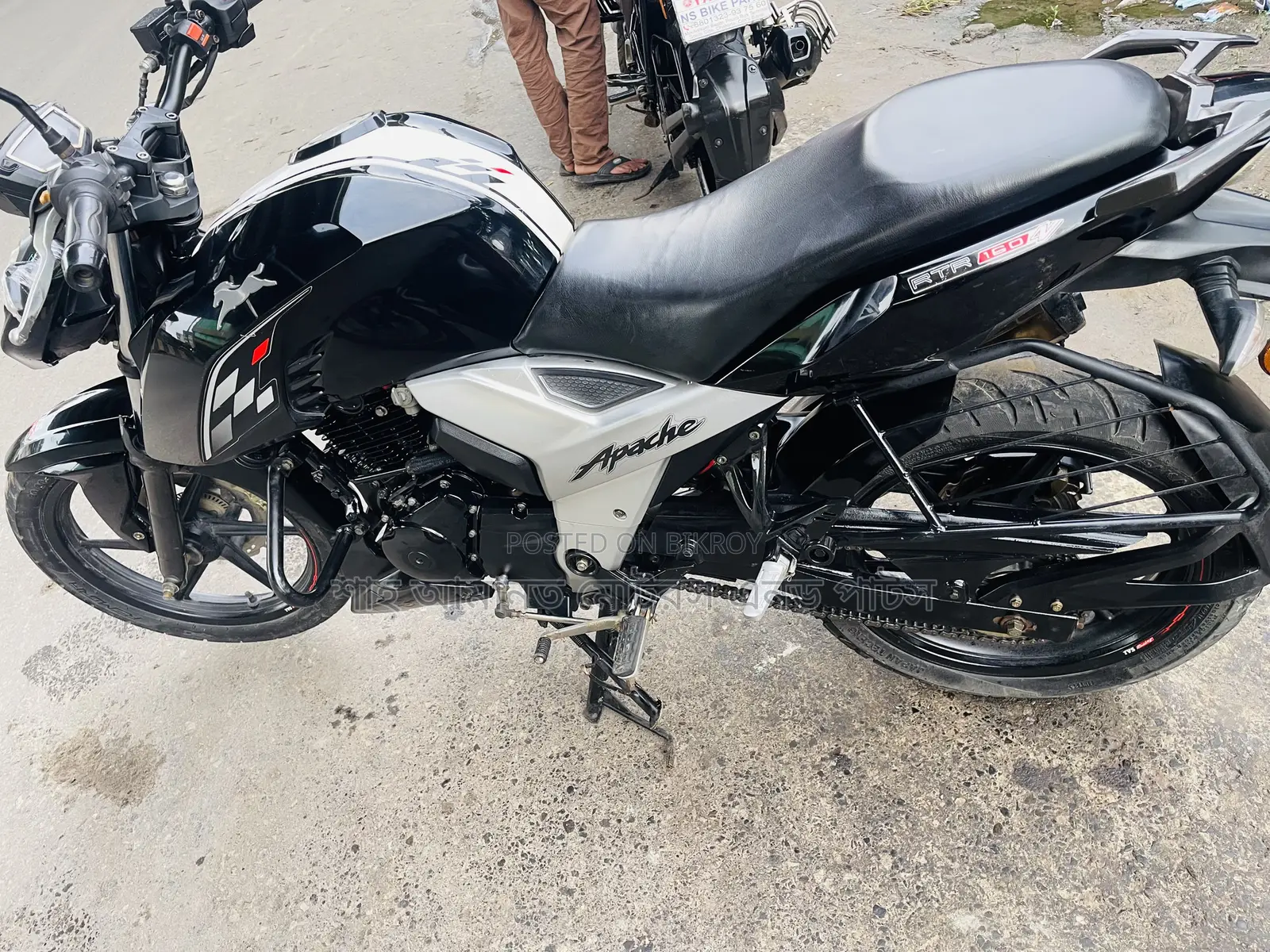 টিভিএস আপাচে ১৬০ ৪ভি ২০২৩ ব্ল্যাক