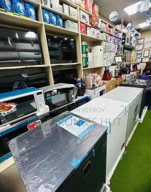 সকল দশটা হতে রাত ১০ঃ৩০ পর্যন্ত দোকানে থাকা লাগবে এবং দোকানের যাবতীয় কর্মকাণ্ডে সাহায্য করতে হবে দোকান পরিষ্কার রাখতে হবে দোকানের বিভিন্ন ডেলিভারির কাজে তাকে নিয়োজিত থাকতে হবে প্রোডাক্ট মত গুছিয়ে রাখতে হবে 
কাজ করতে cv প্রয়োজন নেই বাবা-মার জাতীয় পরিচয় পত্র এবং ব্যক্তির নিজের পরিচয় পত্র বা ভোটার আইডি কার্ড বা জন্ম নিবন্ধন সাথে নিয়ে আসতে হবে যেই বাসায় থাকেন সেই বাসার সুপারিশ পত্র লাগবে এটি ইলেকট্রনিক্স প্রতিষ্ঠান অবশ্যই আর্থিক লেনদেন হবে সেক্ষেত্রে তাকে পরিপূর্ণ ডকুমেন্ট সাথে নিয়ে আসতে হবে চাকরি করতে হলে