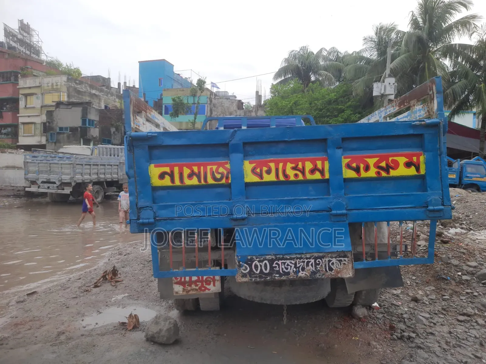 Mahindra Truck