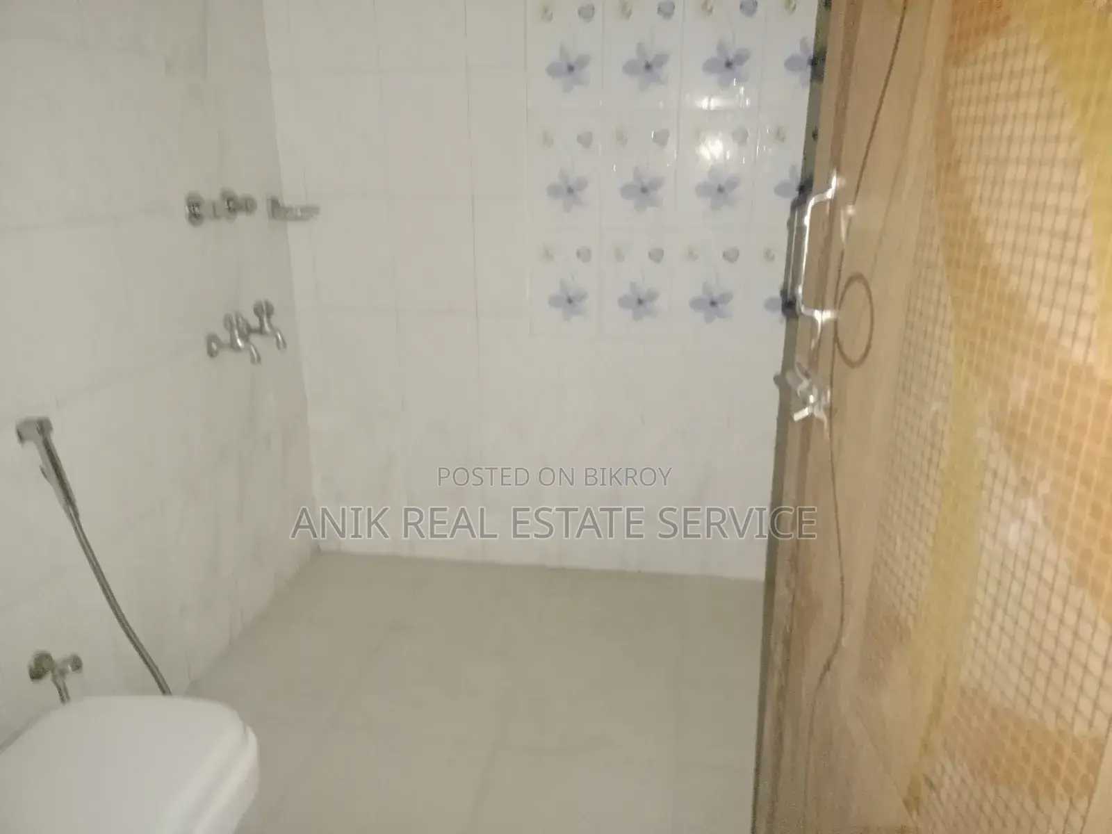 গুলশানের অনিক রিয়েল এস্টেটে ৩ বেডরুমের অ্যাপার্টমেন্ট ভাড়ara