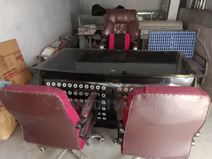 এক্সিকিউটিভ অফিস টেবিল + ৩টি চেয়ার + ৩ ড্রয়ার ক্যাবিনেট |