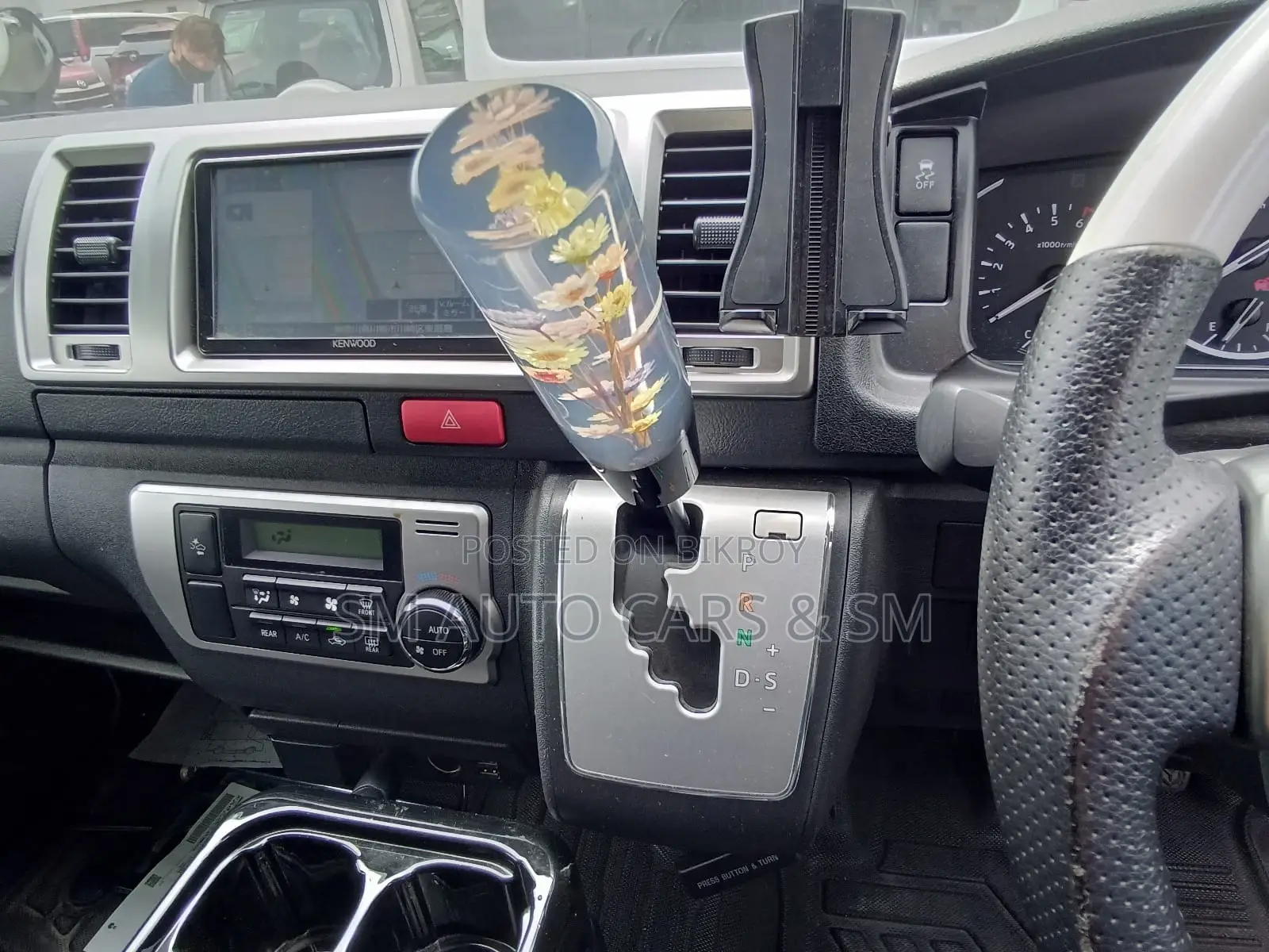 Toyota HiAce 2021 White