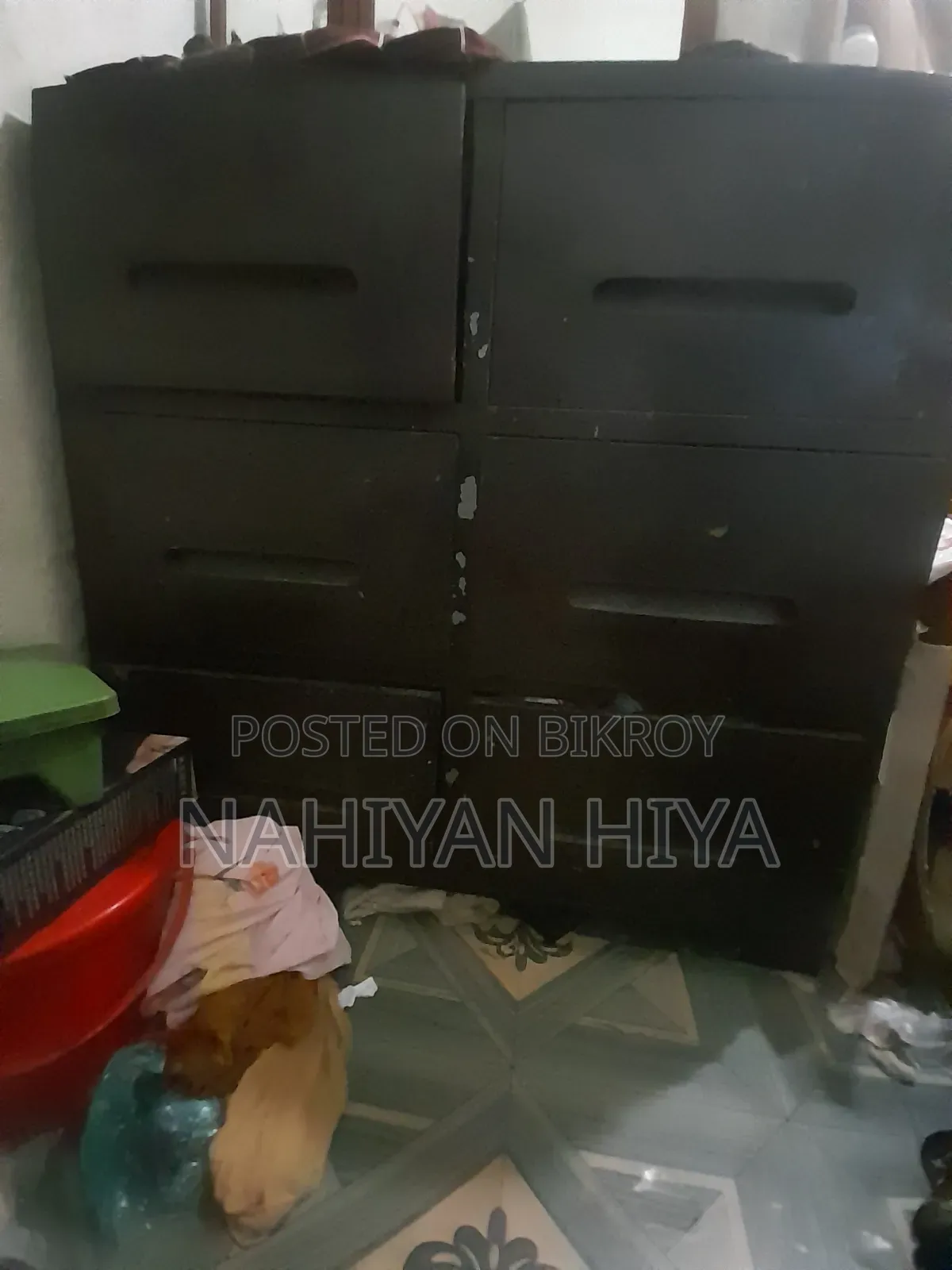 স্টিল ওয়ার্ডরোব