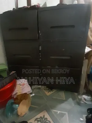 স্টিল ওয়ার্ডরোব