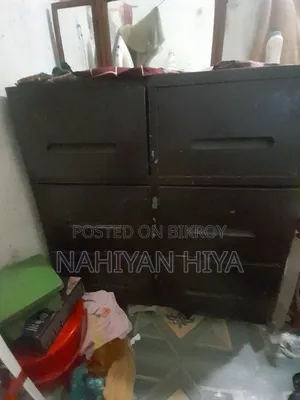 স্টিল ওয়ার্ডরোব