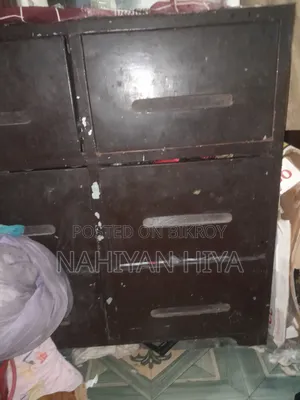 স্টিল ওয়ার্ডরোব