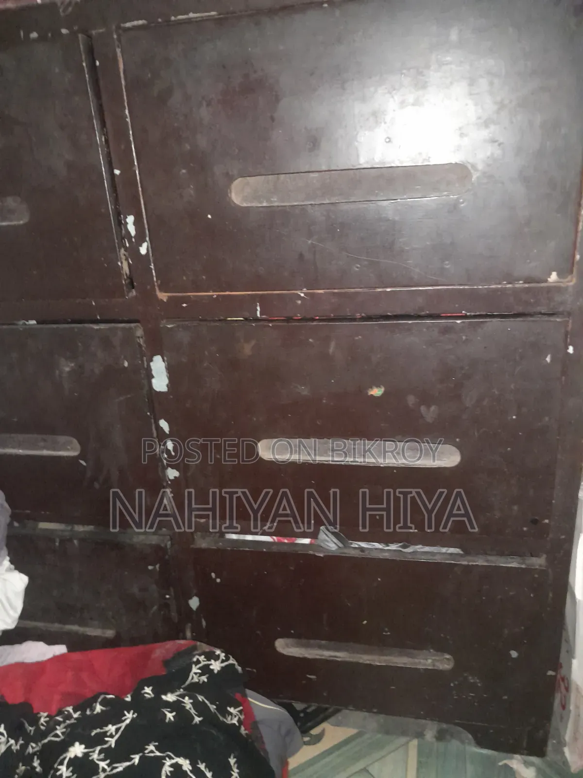 স্টিল ওয়ার্ডরোব