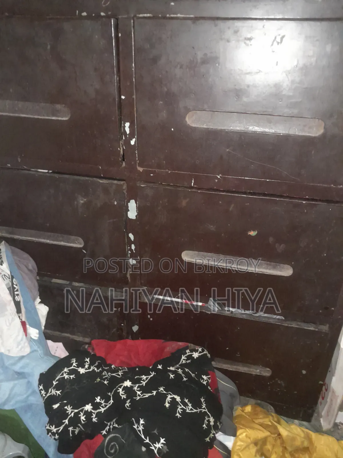 স্টিল ওয়ার্ডরোব