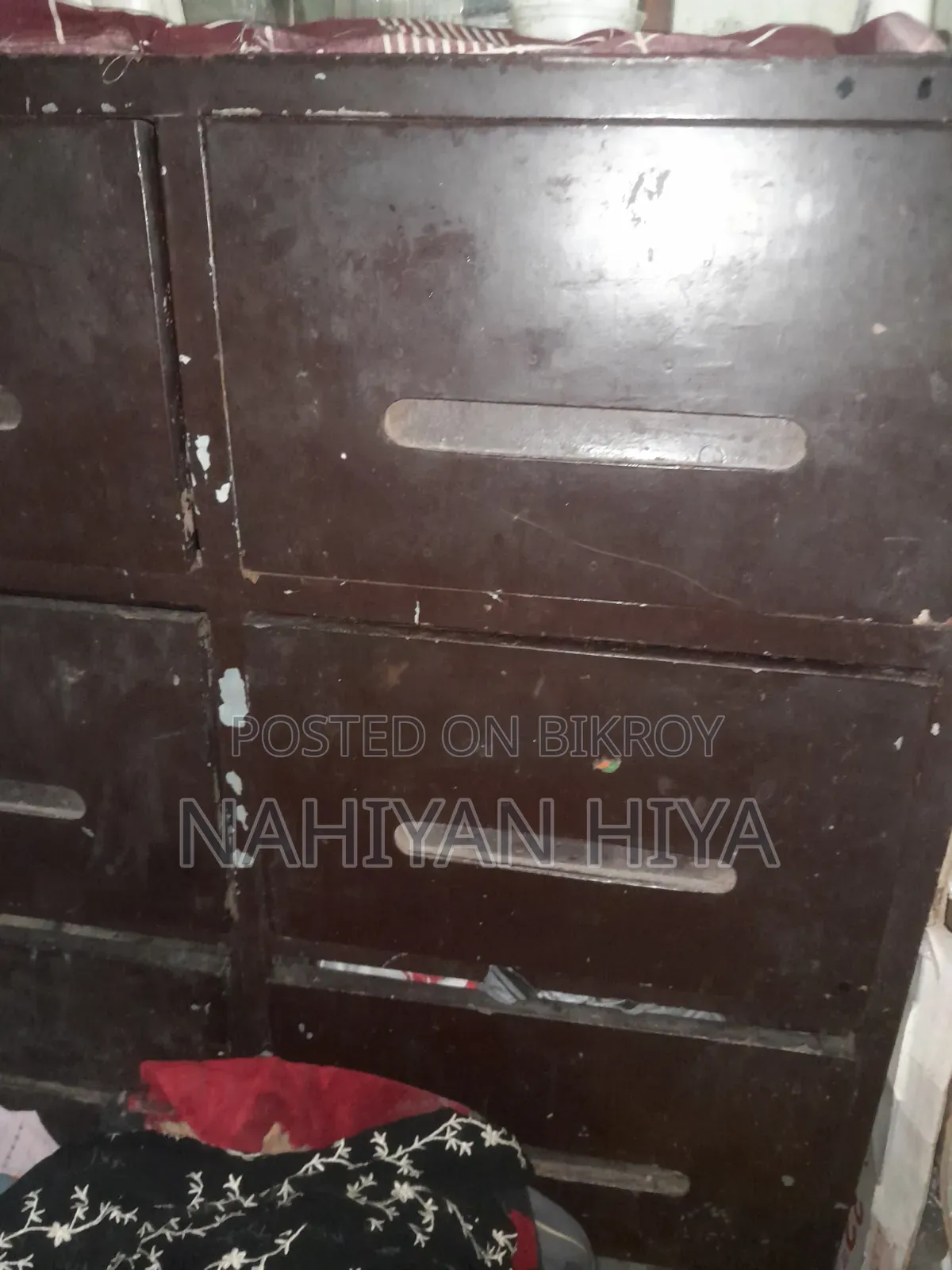 স্টিল ওয়ার্ডরোব