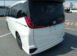 Toyota Voxy 2022 Pearl