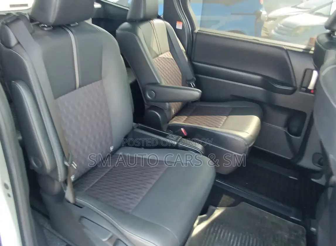 Toyota Voxy 2022 Pearl