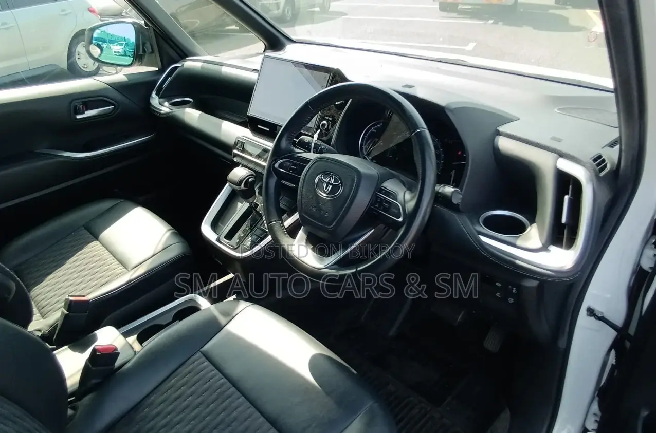 Toyota Voxy 2022 Pearl