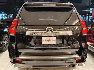 টয়োটা ল্যান্ড ক্রুজার প্রাডো ২০২২ কালো