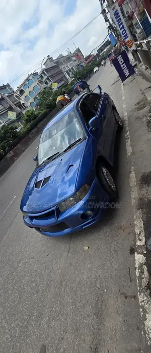 মিতসুবিশি ল্যান্সার ২০০২ নীল
