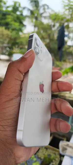 অ্যাপল আইফোন ১২ ৬৪ জিবি হোয়াইট