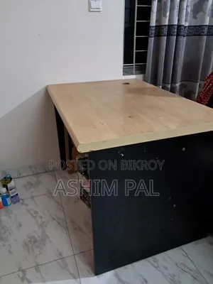 কম্পিউটার টেবিল, কাস্টম কাঠের তৈরি