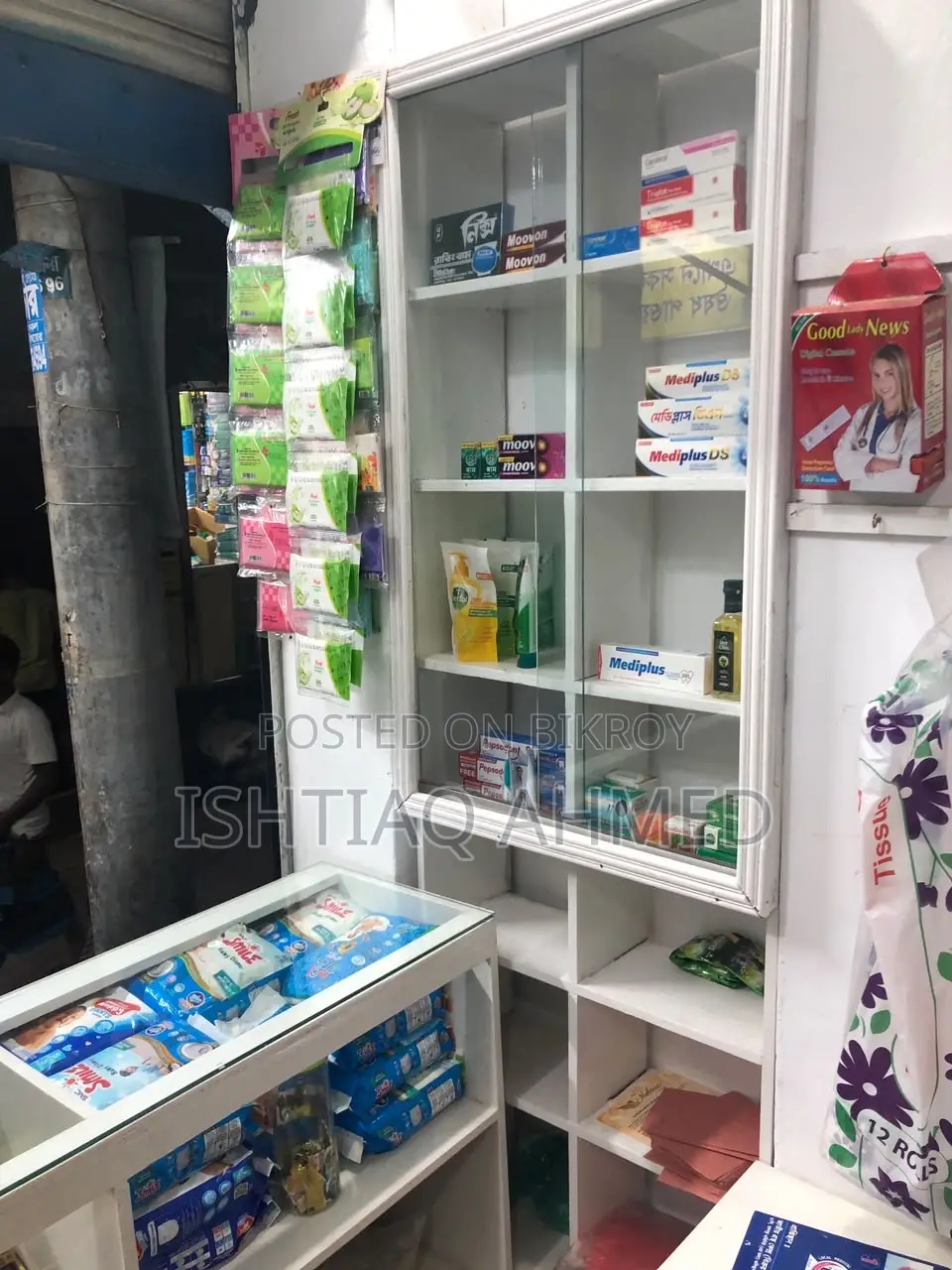 Shop Decoration Showcase and Shelf