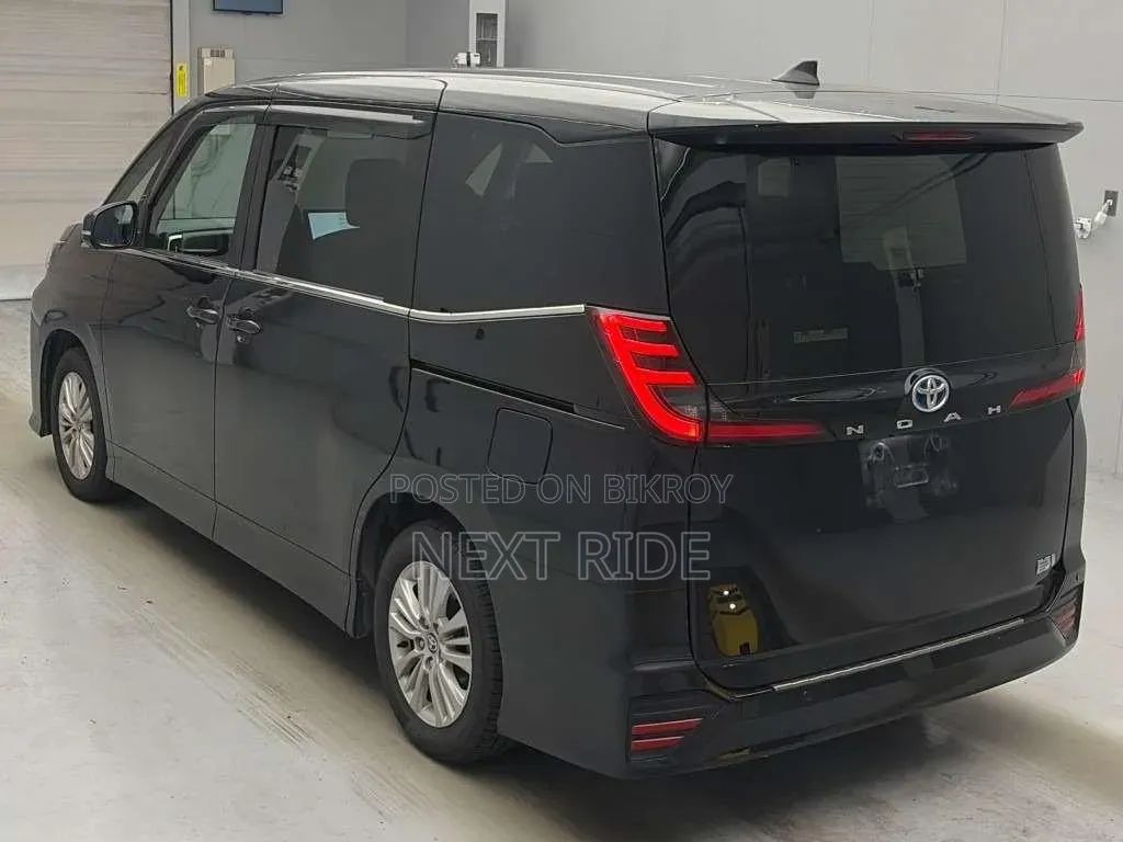 Toyota Noah 2022 Black