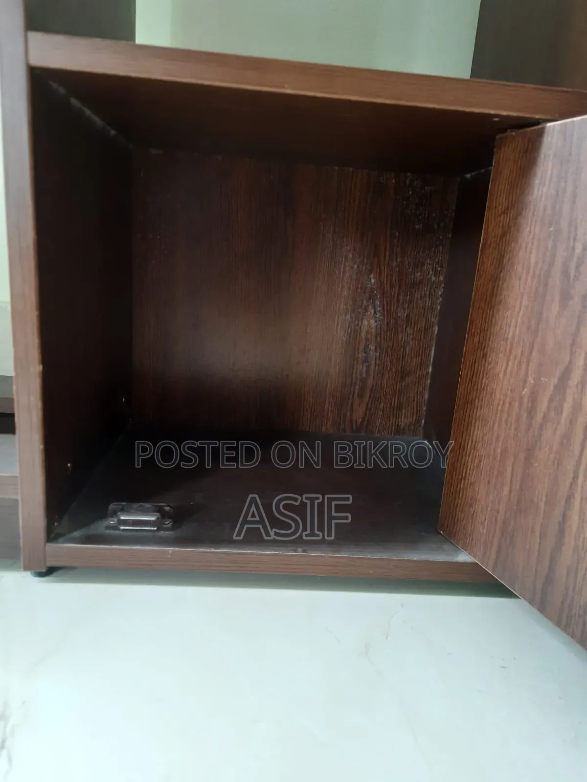 রিগাল আলনা