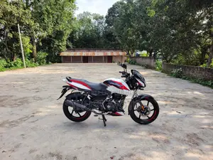 Bajaj Pulsar 150 2023 সাদা