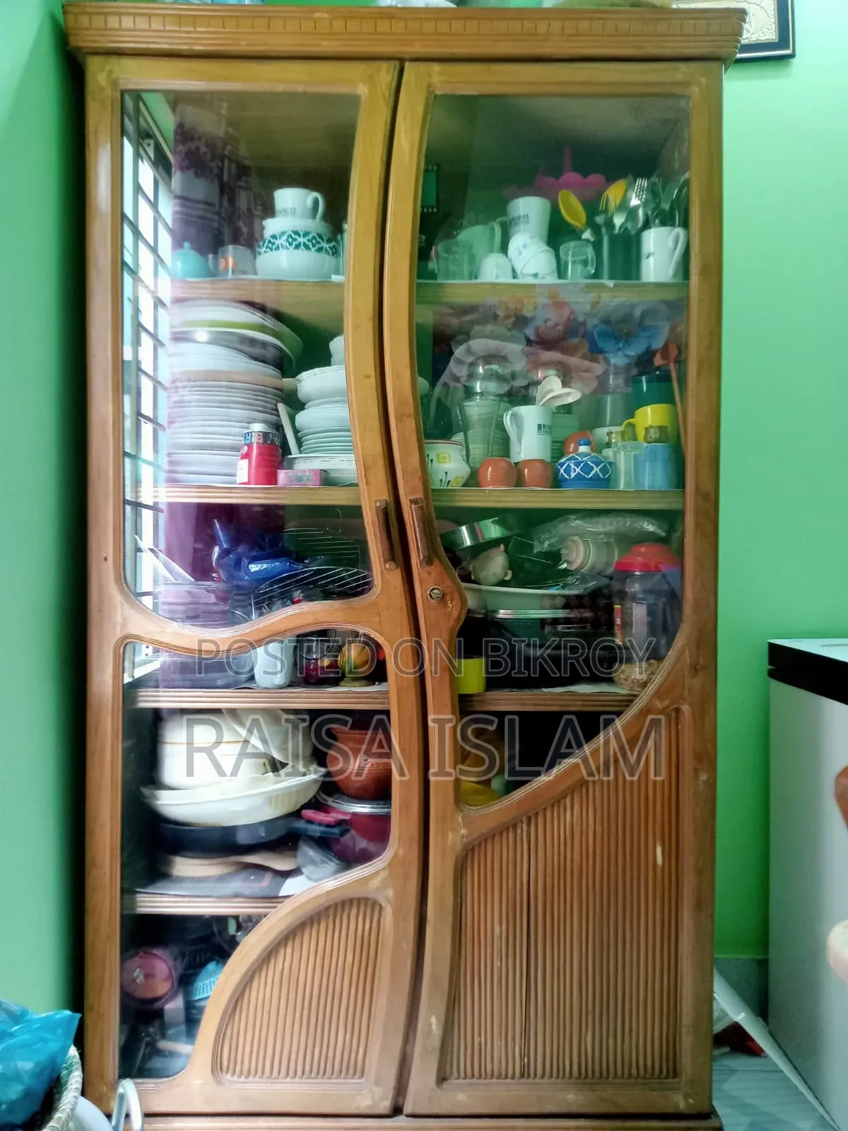 Showcase - Good Condition