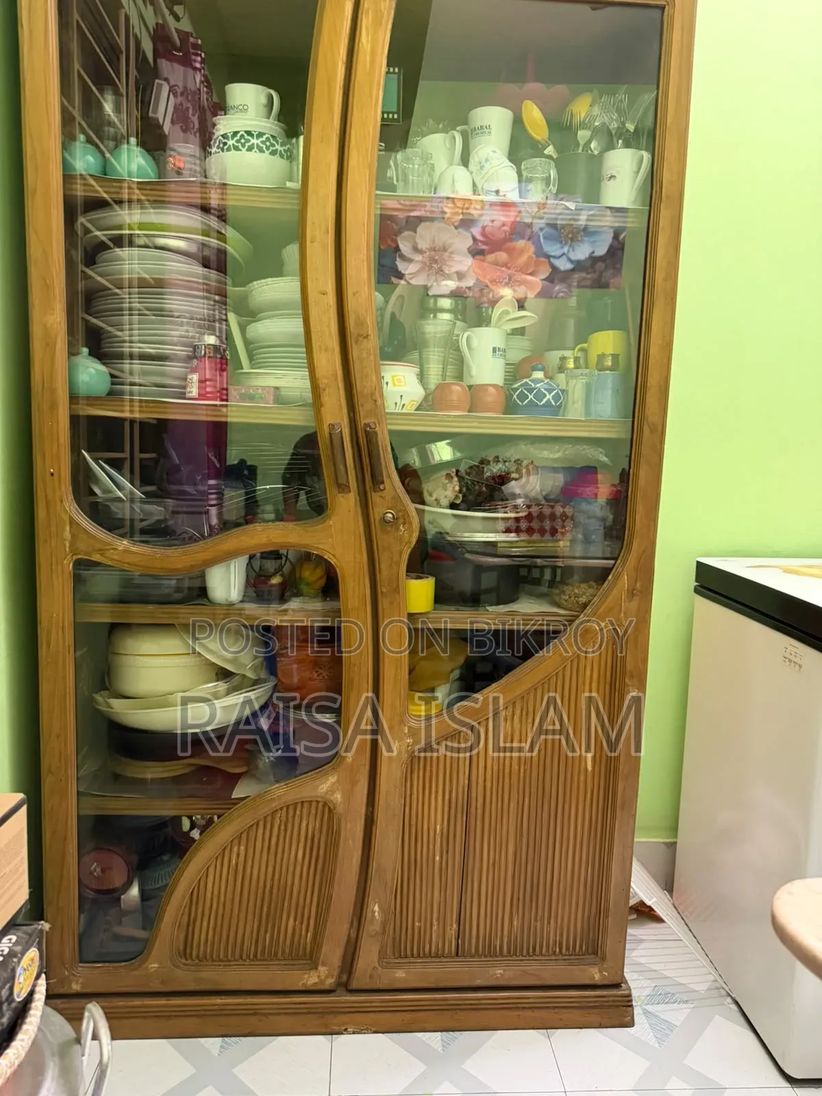 Showcase - Good Condition