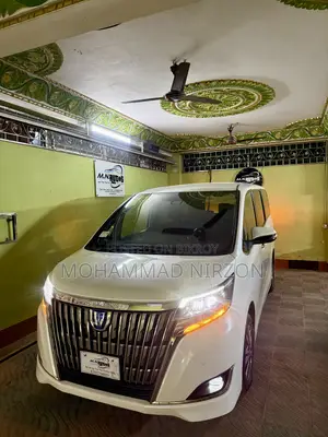 Toyota Esquire 1.8 Front-Wheel Drive Hybrid (7 Seater) 2021 White
