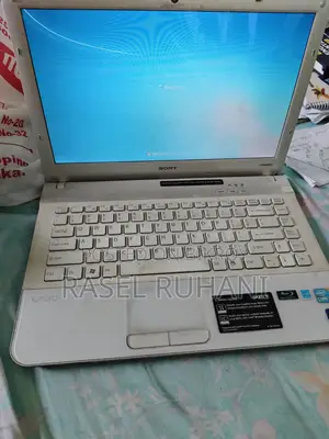 Laptop Sony VAIO VPC-Z12Z9E 4GB Intel Core I3 HDD 500GB