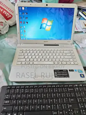 Laptop Sony VAIO VPC-Z12Z9E 4GB Intel Core I3 HDD 500GB