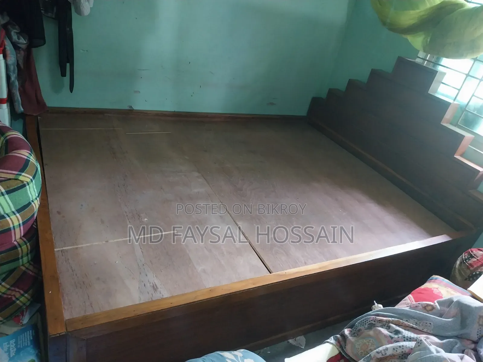পুরাতন বক্স খাট