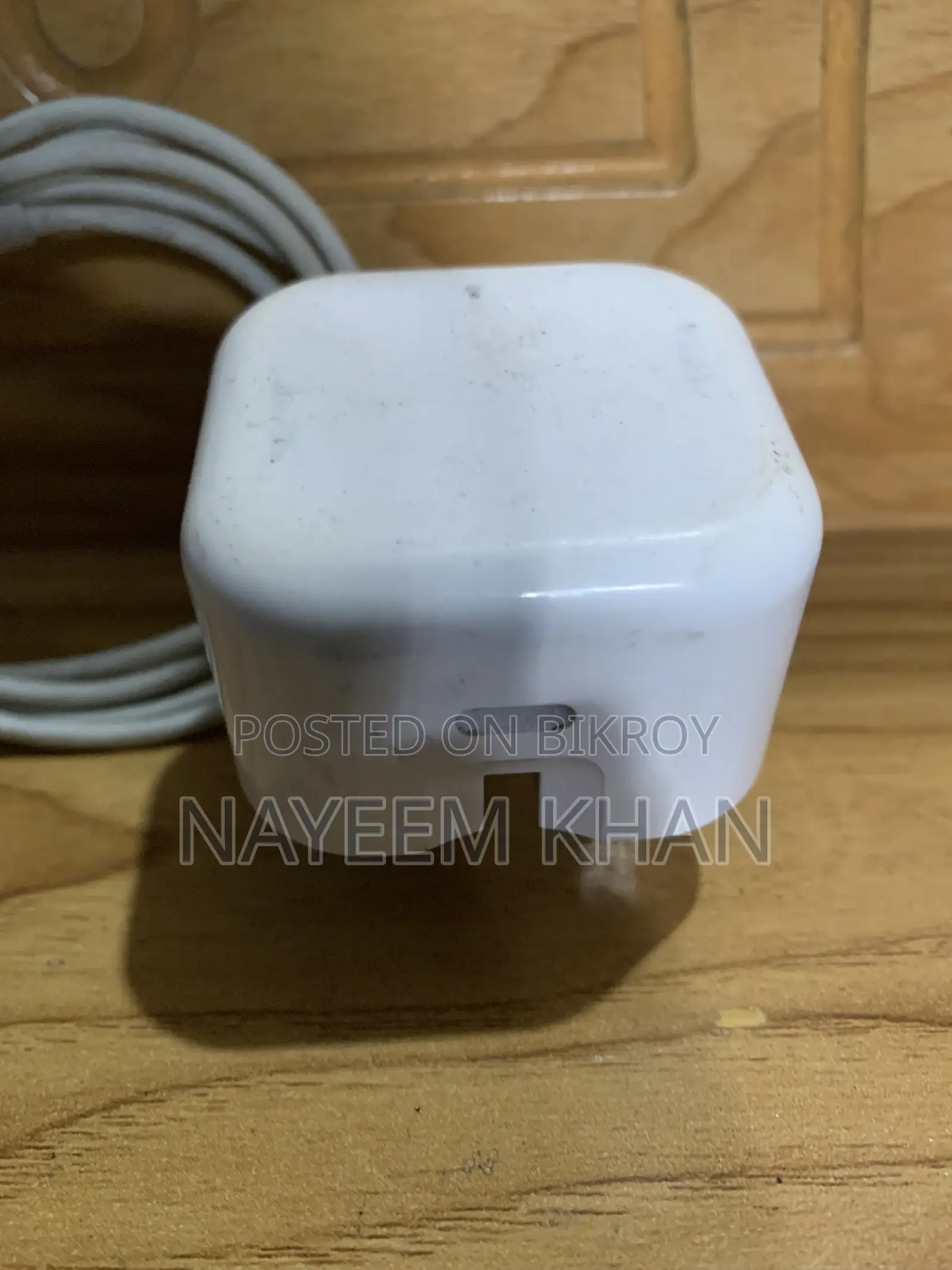২০ ওয়াট অ্যাপল অরিজিনাল চার্জার