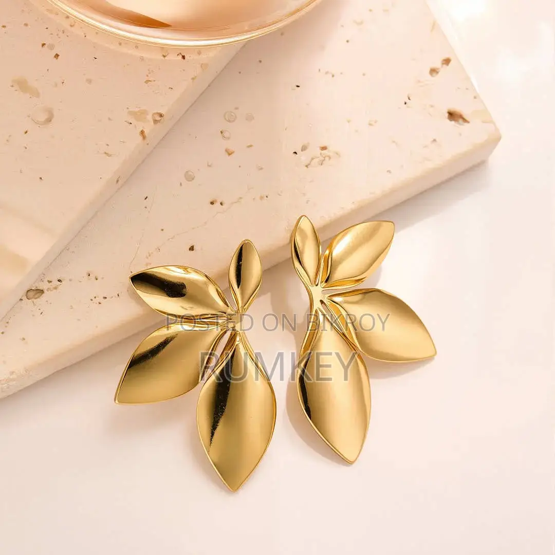 Stainless Steel Jewellery Colour Guaranteed. Full Cash on Home Delivery.