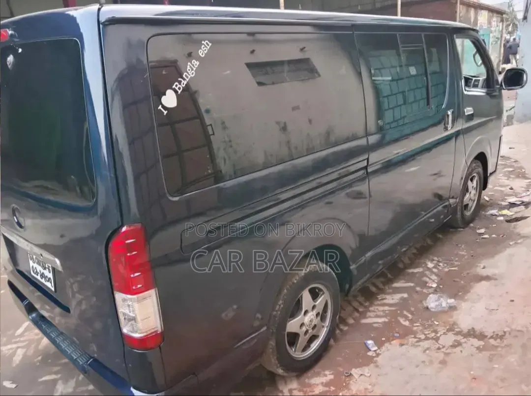Toyota HiAce 2005 Blue