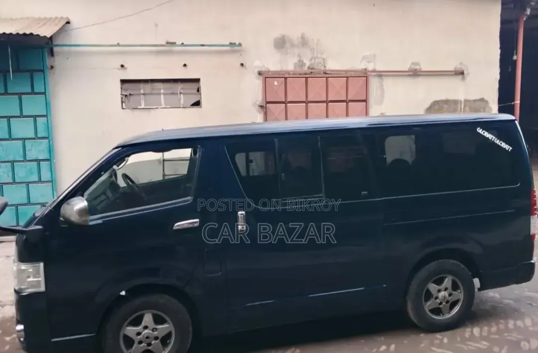 Toyota HiAce 2005 Blue