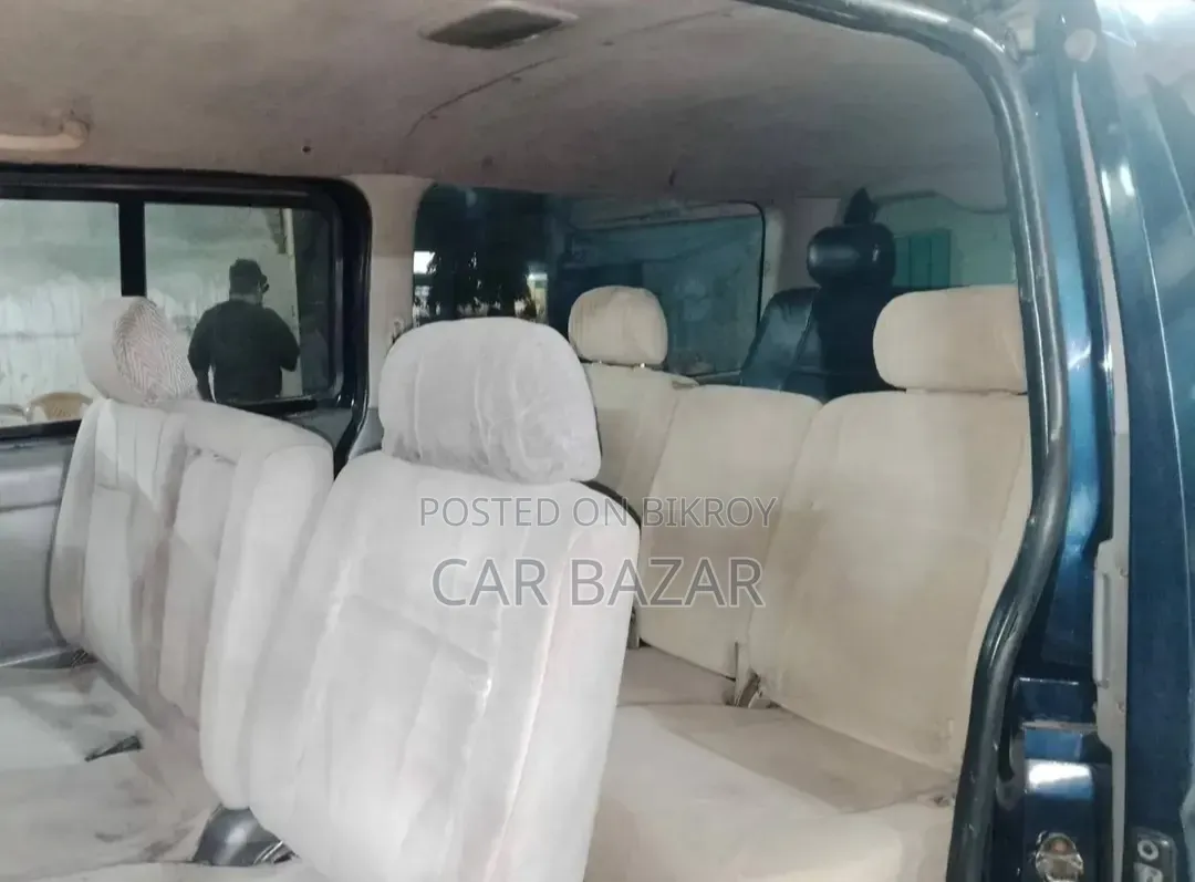 Toyota HiAce 2005 Blue